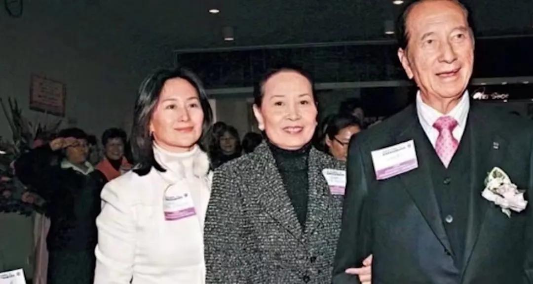 赌王被小护士郑咏诗骗财骗色，但是手段比其更狠的却是她