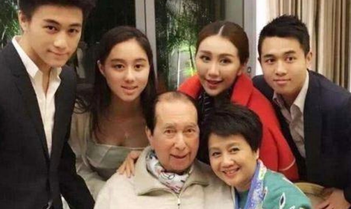 临终将“私生子”交给何超琼，赌王下的这盘大棋，到5年后才看懂