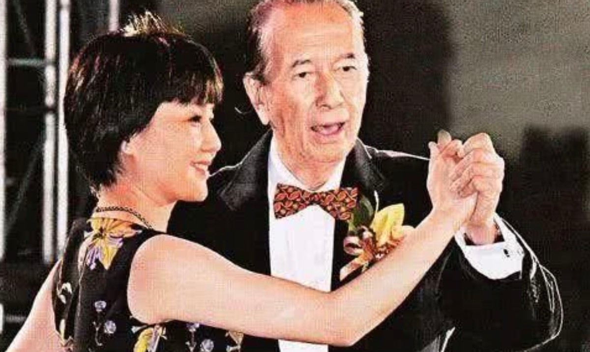 临终将“私生子”交给何超琼，赌王下的这盘大棋，到5年后才看懂