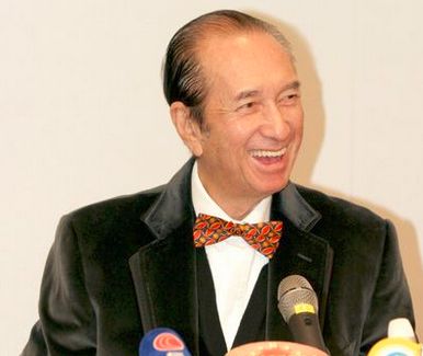 香港这么多顶级豪门，为何财富仅300亿的霍家却最特殊？