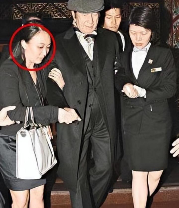 赌王“五姨太”郑咏诗：护工上位，拿上亿分手费，转身高调嫁初恋