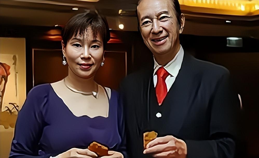 看护郑咏诗：无缘赌王“五太”，携亿万身家倒追嫁初恋，精明？