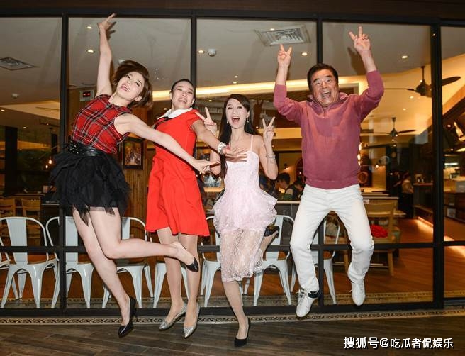 他是72岁视帝，一妻五妾最小的20岁，后来全跑光留他一人凄惨度日