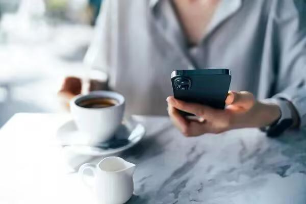 别再乱连Wi-Fi了！手机可能被偷偷操控，3招保命+5步救急