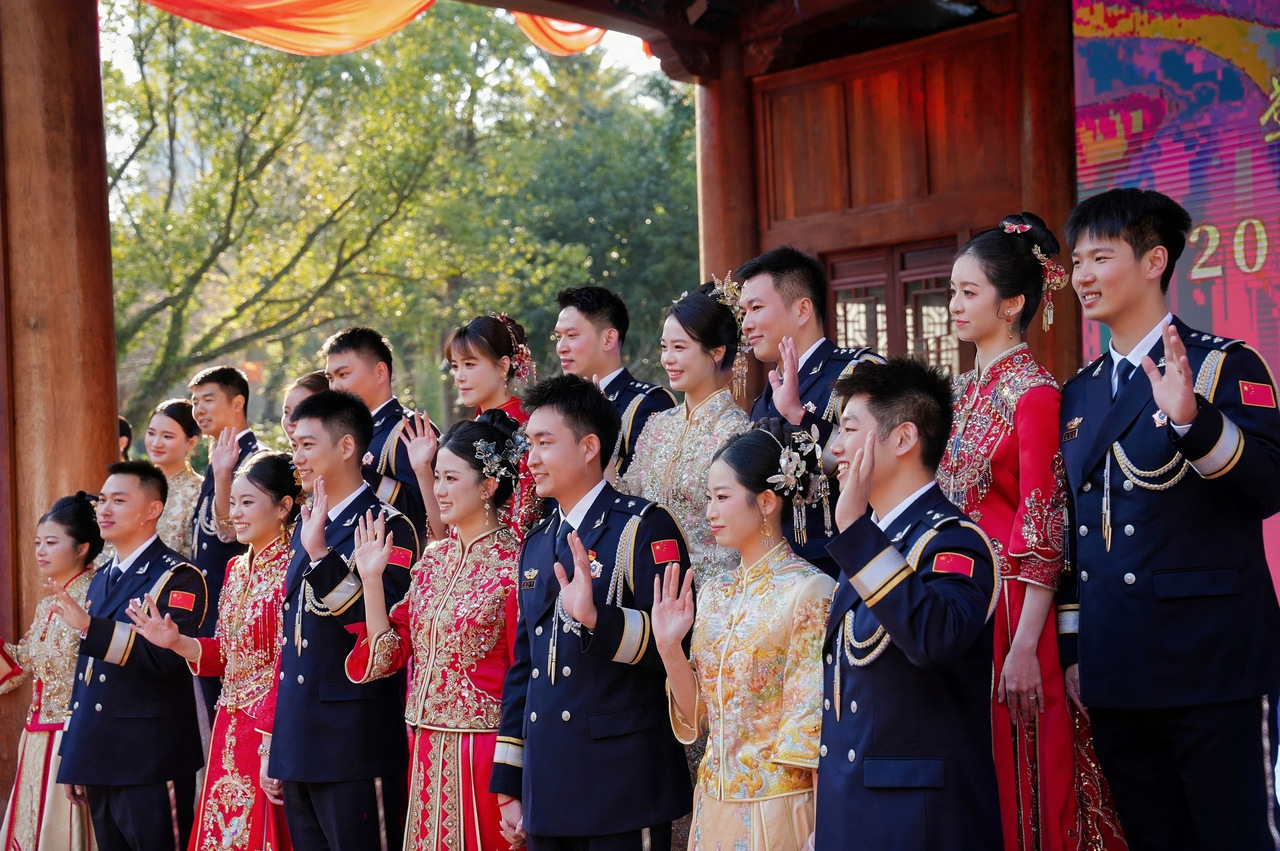 甜度爆表 温州这场集体婚礼上演浪漫“警”色