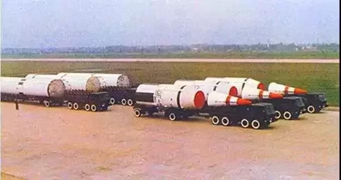 面对美国人的威胁，他回答：我必将效忠中国人民！