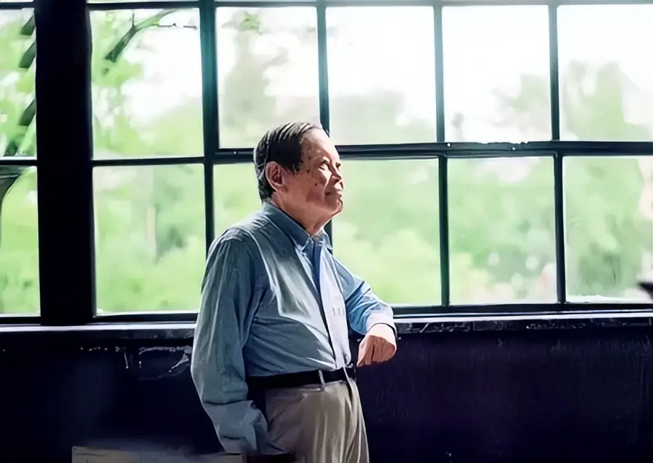 杨振宁的“长寿秘诀”：最核心的并不是多运动、喝水，而是这4点