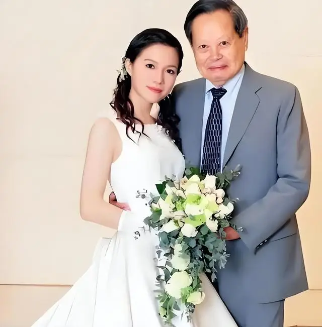 演都不演了！杨振宁去世仅5天，恶心的事情发生了，结局大快人心