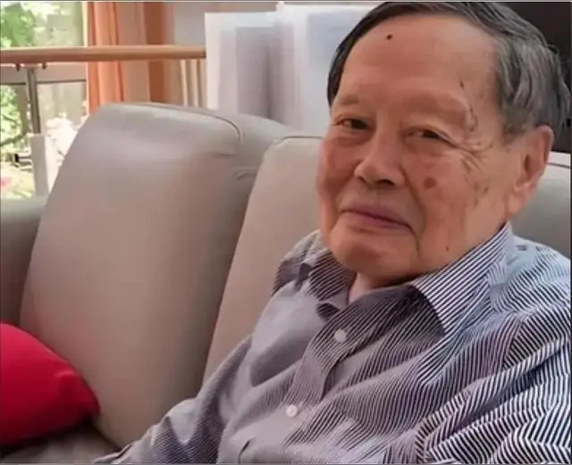 演都不演了！杨振宁去世仅5天，恶心的事情发生了，结局大快人心