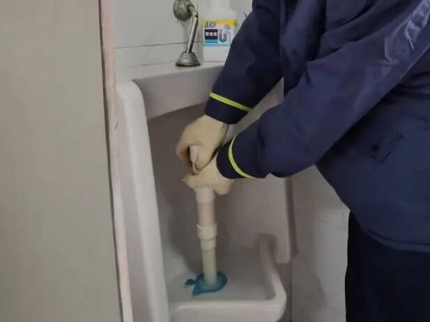 长宁环卫职工发明的疏通利器“火”了~