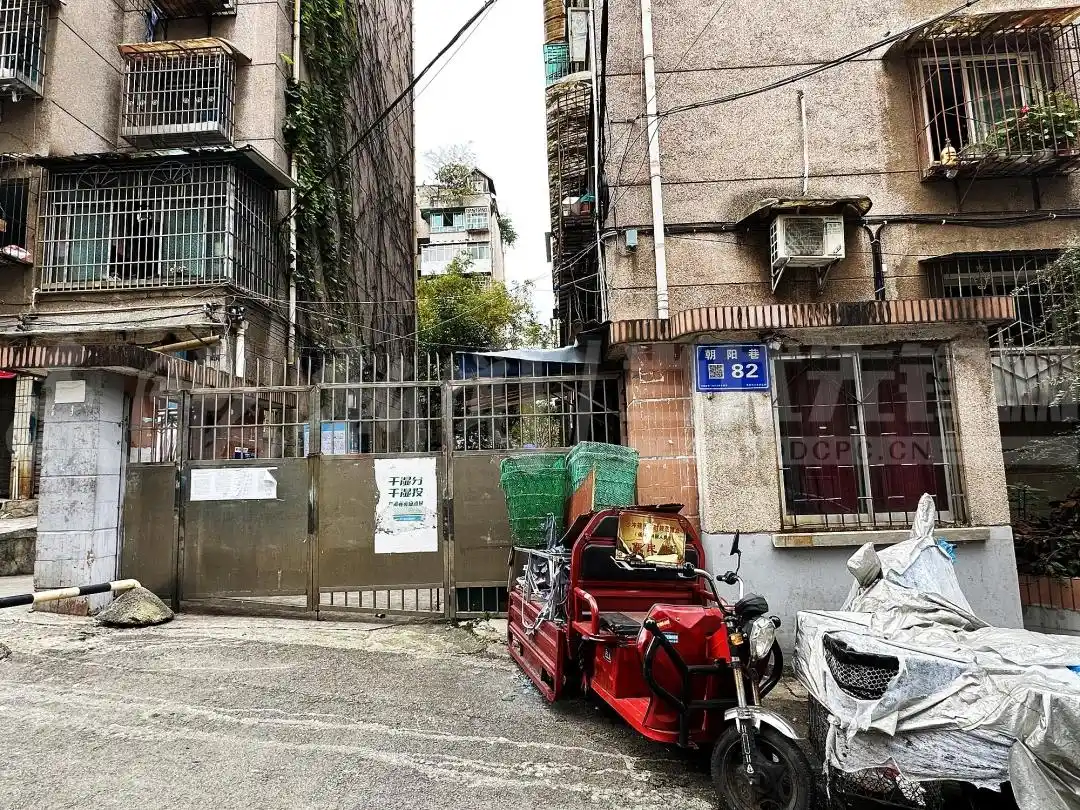 「天眼问政」贵阳一小区化粪池堵塞多月,街道办协调疏通难在集资