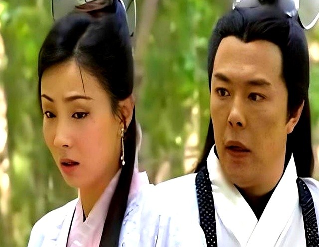 内娱的明星有多离谱,强吻袭胸掀衣服,“假戏真做”太可怕