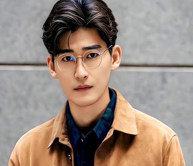 内娱的明星有多离谱,强吻袭胸掀衣服,“假戏真做”太可怕