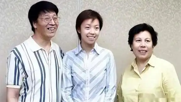 富商徐威：与袁立同居12年，分手后转身娶小20岁的世界冠军张怡宁