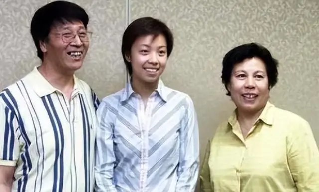 身价300亿富商徐威，宠袁立12年，缘何转身娶奥运冠军张怡宁？