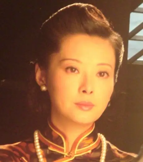 身价300亿富商徐威，宠袁立12年，缘何转身娶奥运冠军张怡宁？