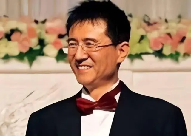 身价300亿富商徐威，宠袁立12年，缘何转身娶奥运冠军张怡宁？