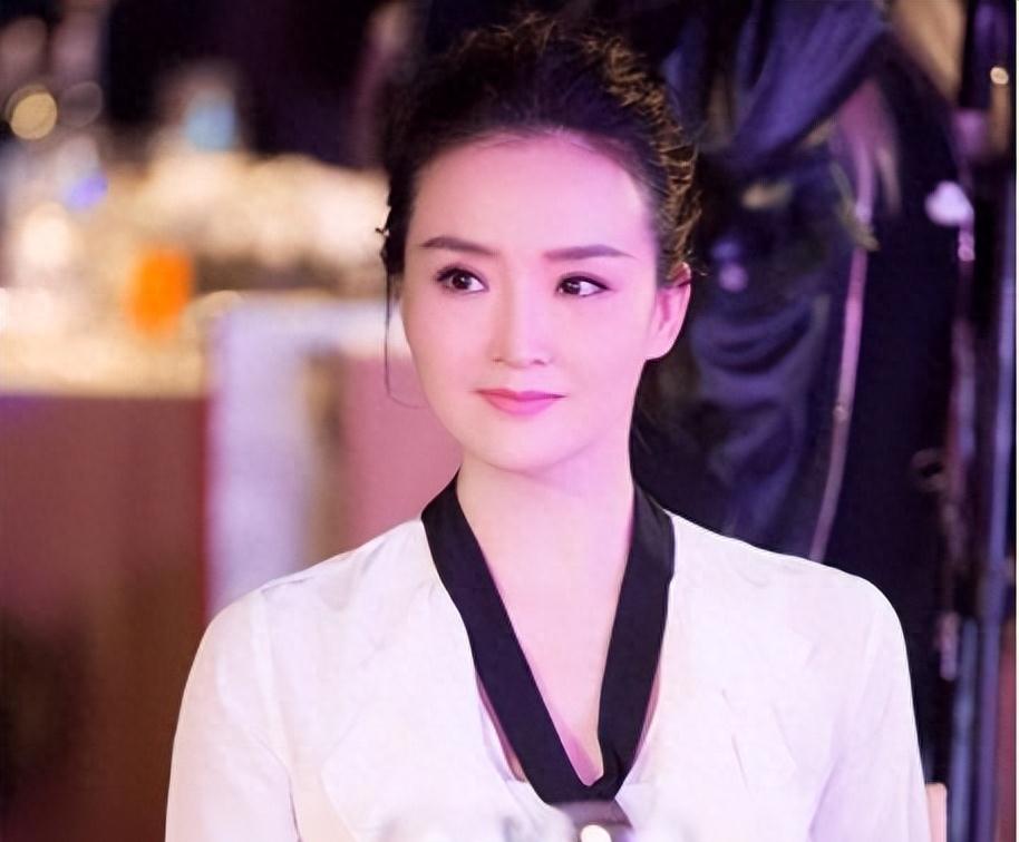 被继子掌掴，亲儿子骂猪头，今复出替夫还债，王艳豪门路有多坎坷