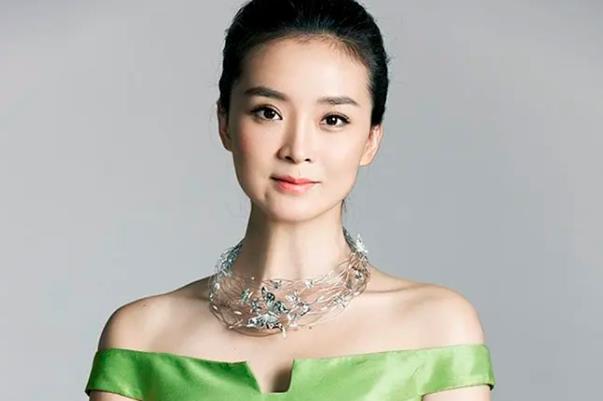 王艳15亿豪宅带货！抑郁、怀疑为夫还债，继子曾扇他百亿身家