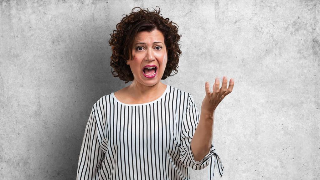 47岁女子阴毛变白和性功能有关系吗?医生:这是正常的衰老现象