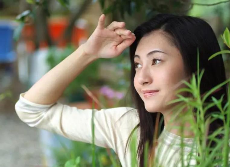 一个尴尬、羞羞的小问题：女性私处的毛毛，需不需要被刮除？