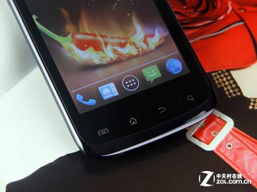 价格"大杀器" 699元双核小辣椒手机评测