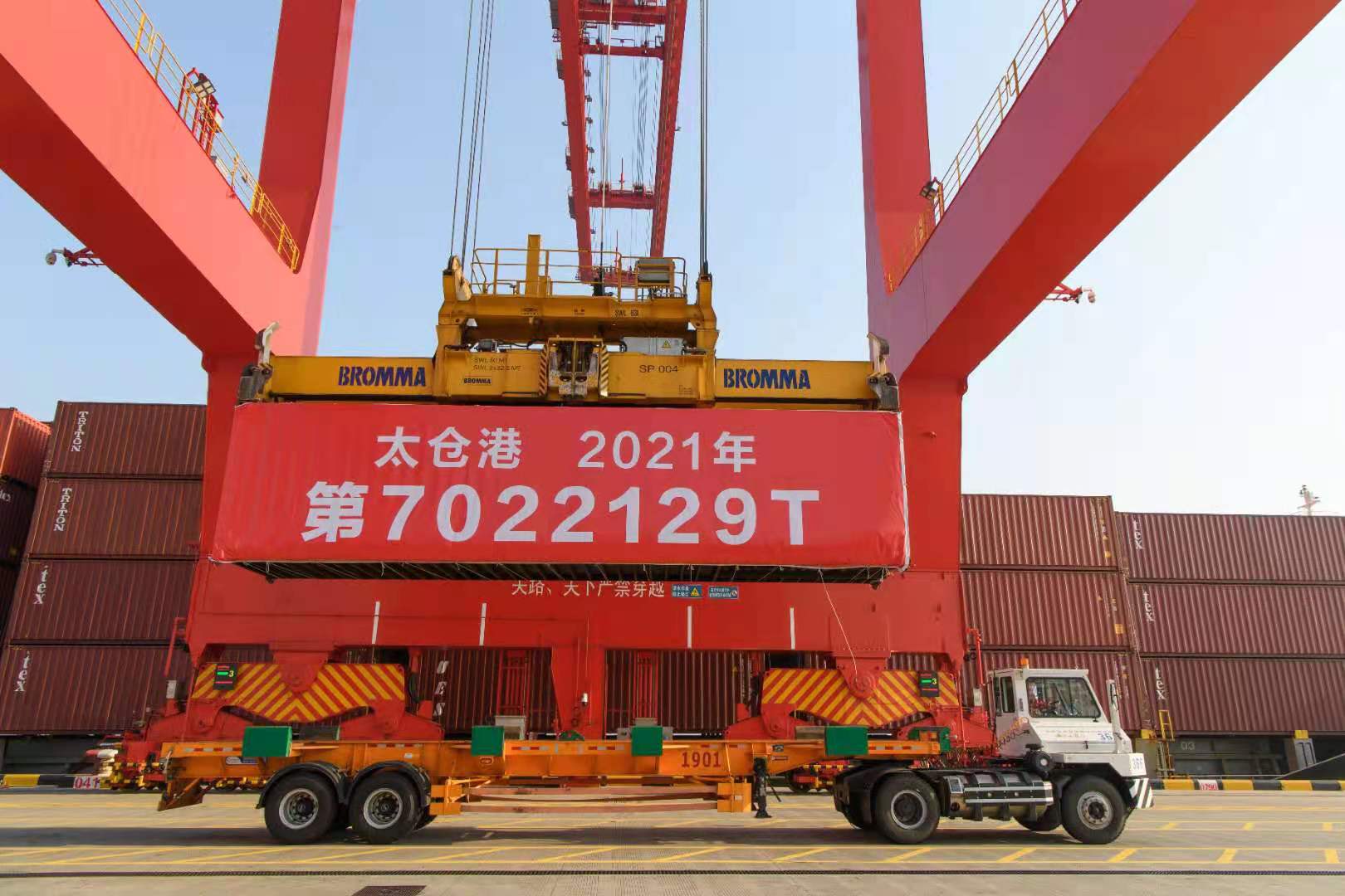 奋进新征程 建功新时代·非凡十年丨走向“深蓝” 港区依港而兴向海图强