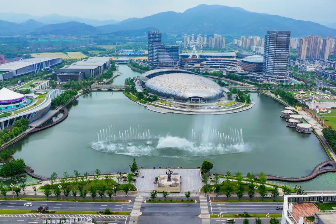 潮声丨小城“牵手”联合国,德清为什么频频迎来“全球流量”?