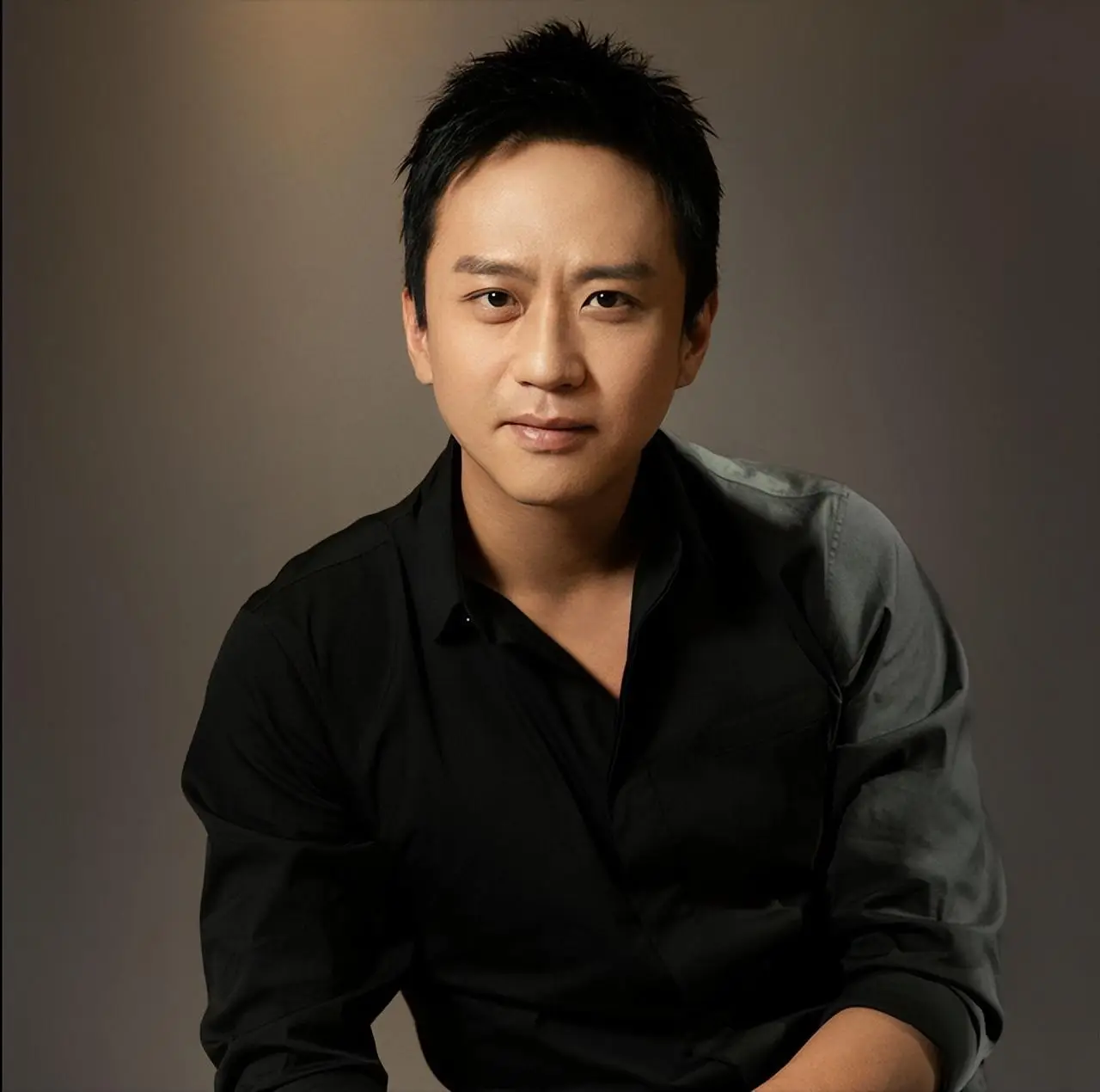 叛逆影帝邓超:抛弃女明星恋车晓,偷吃江一燕被孙俪8000万摆平