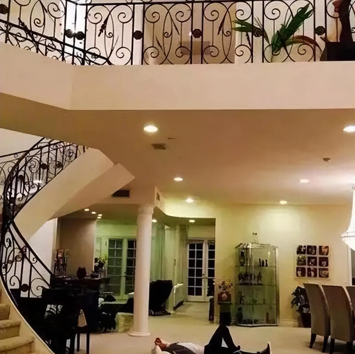 叛逆影帝邓超:抛弃女明星恋车晓,偷吃江一燕被孙俪8000万摆平