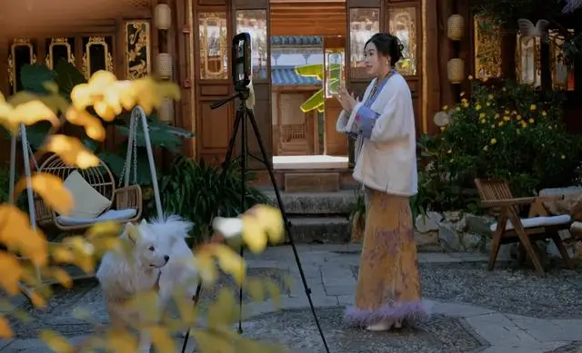 89万粉丝追随的丽江民宿老板娘,靠抖音“慢直播”月销300万