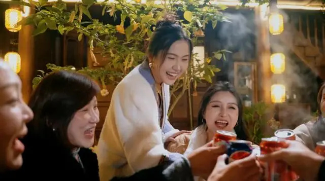 89万粉丝追随的丽江民宿老板娘,靠抖音“慢直播”月销300万