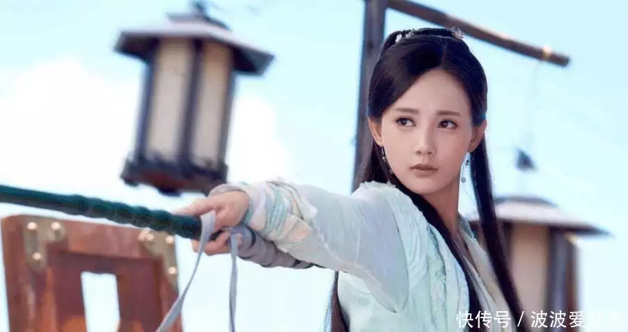 郭靖战死时,杨过没去救他,另一位大侠却去了,还带走了九阴真经