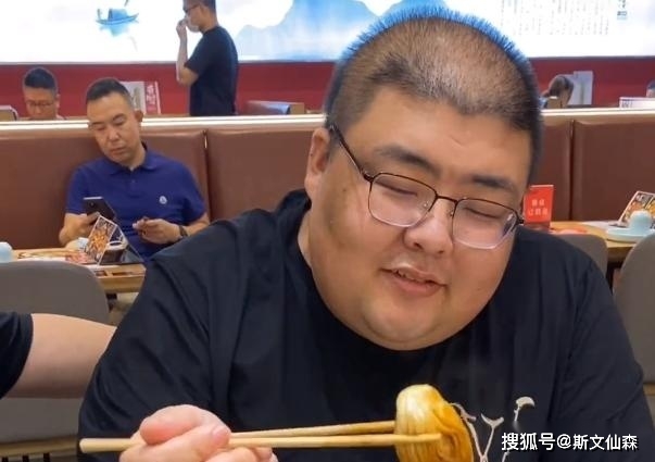 29岁网红泡泡龙去世！专业网友称其面部发黑，肝脏早已不堪重负