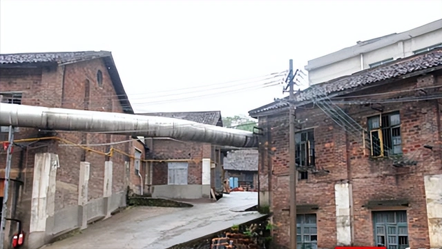 湖南醴陵富豪许君奇发迹史,从挑浆工到董事长,现身价二十亿