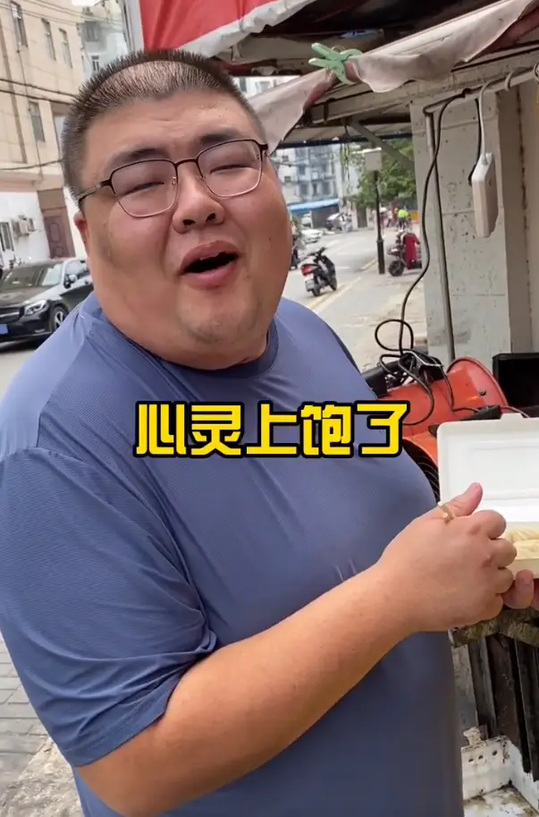 网红泡泡龙去世，红雨老师被质疑推卸责任，悄悄删除差评拉黑网友