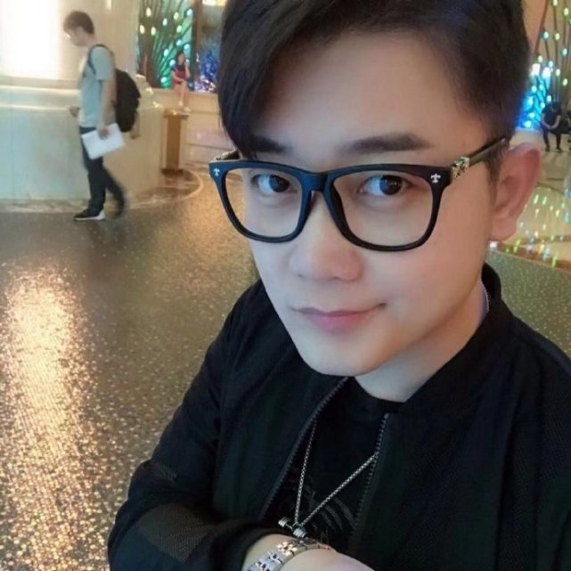 网红泡泡龙去世，红雨老师被质疑推卸责任，悄悄删除差评拉黑网友