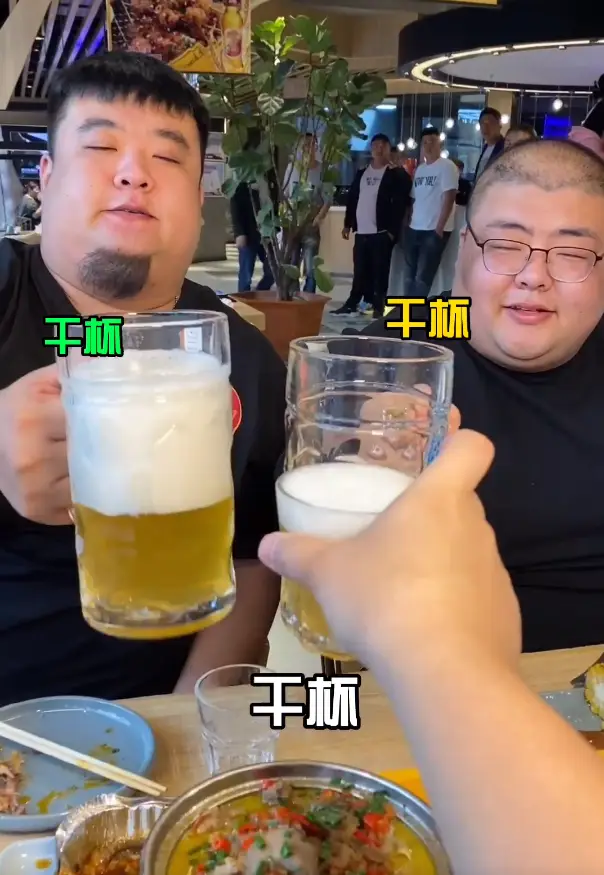 网红泡泡龙去世，红雨老师被质疑推卸责任，悄悄删除差评拉黑网友