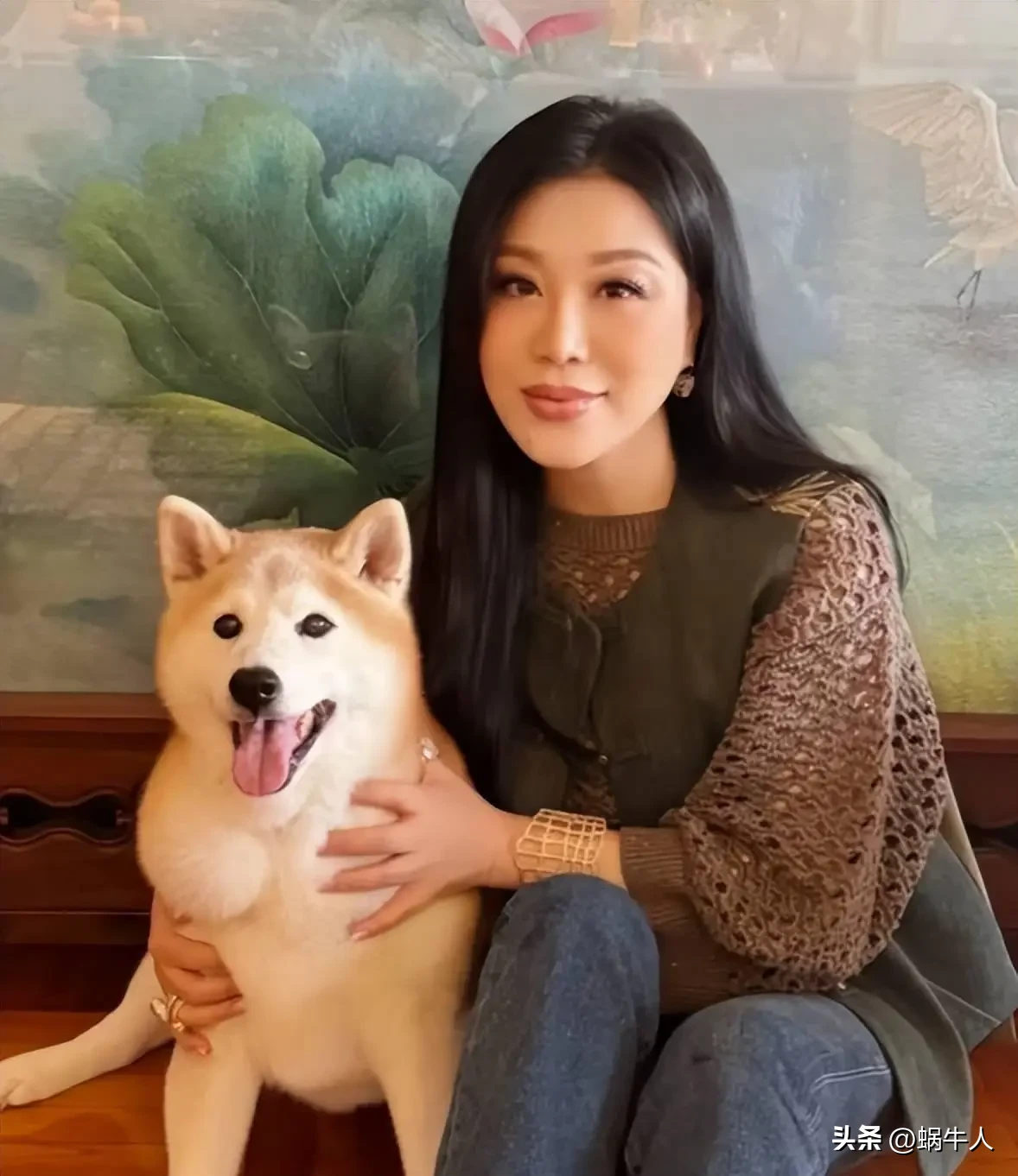 吕良伟携子高调祭祖，身边独缺妻子！是婚姻生变，还是女强人太太另有隐情？