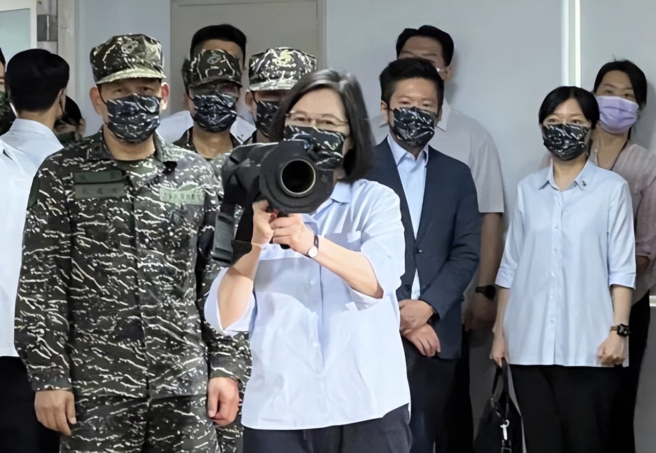 大陆抵近台岛军演后，蔡英文宣布改革兵役制，准备“全民皆兵”