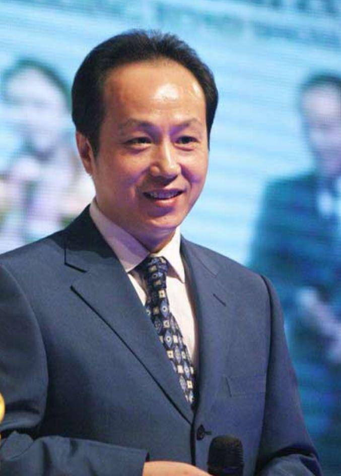 央视主持人邢质斌：和初恋丈夫相守49年，如今75岁的她过得怎样？