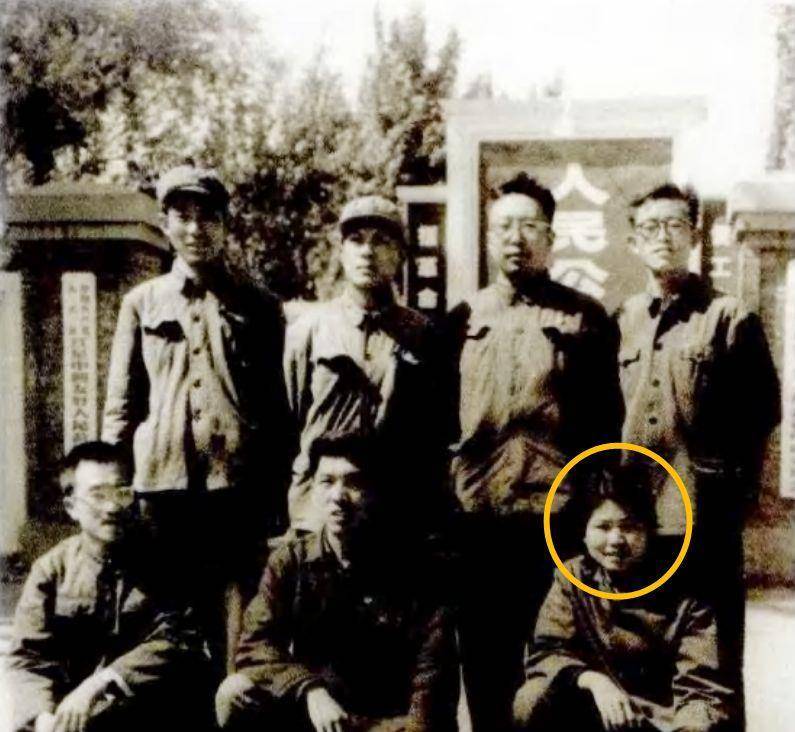 央视主持人邢质斌：和初恋丈夫相守49年，如今75岁的她过得怎样？