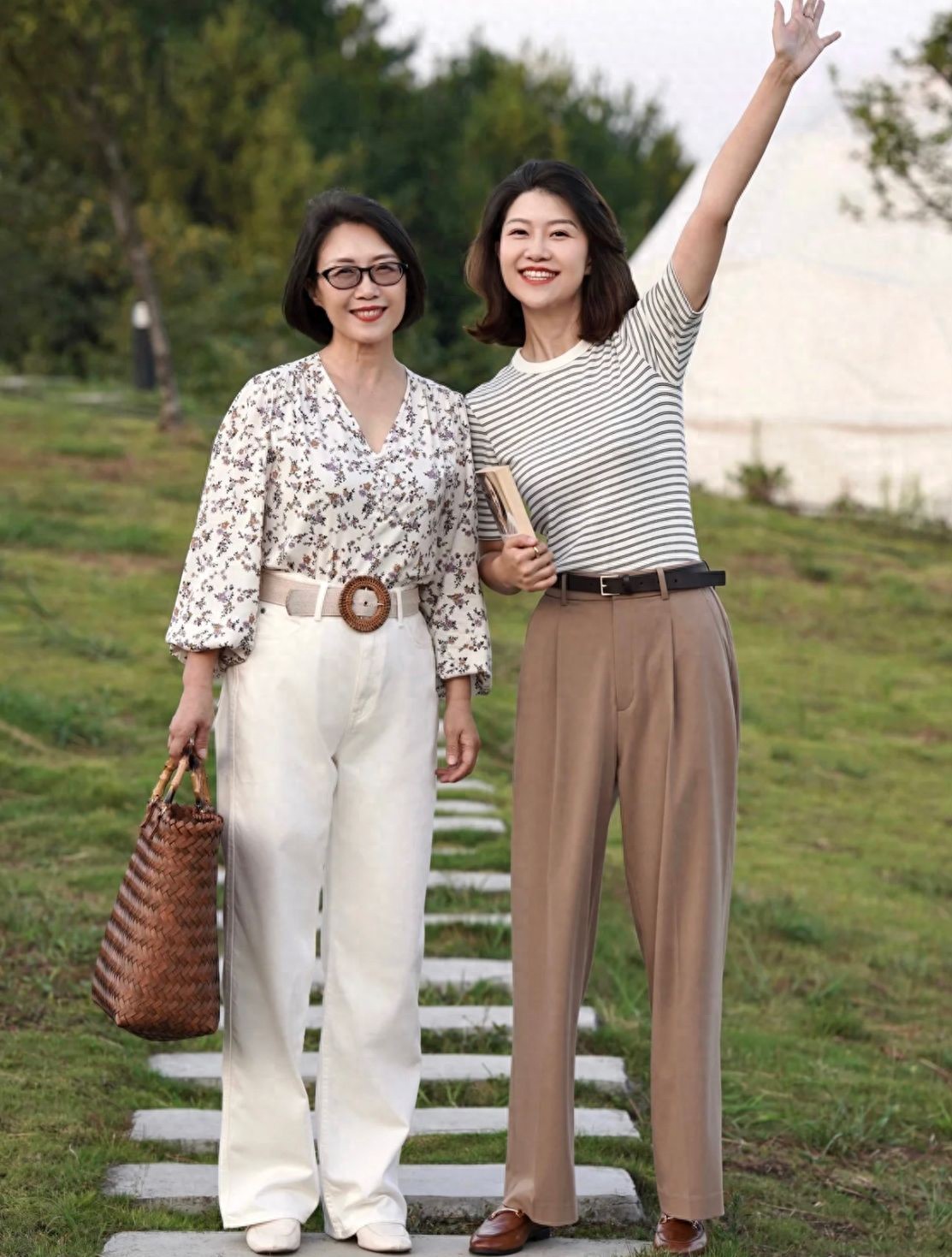 中年女人秋天就该这么穿：奶奶短衫+宽松长裤，洋气显瘦显气质