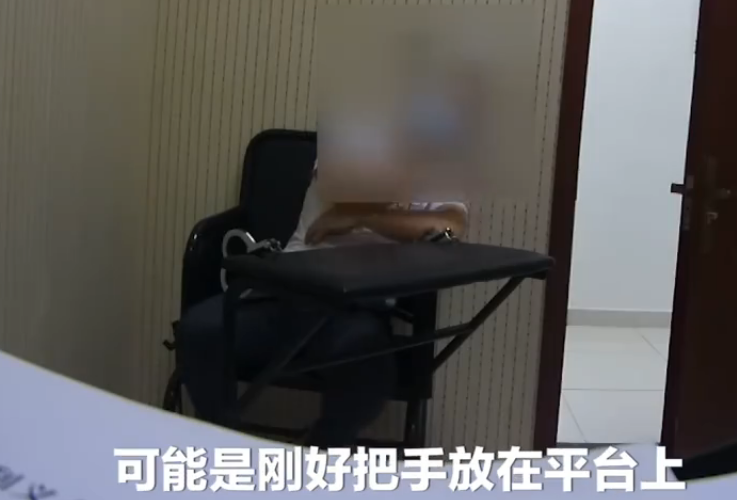 遭遇“咸猪手”，这个姑娘的反应堪称教科书：别为“咸猪手”背锅