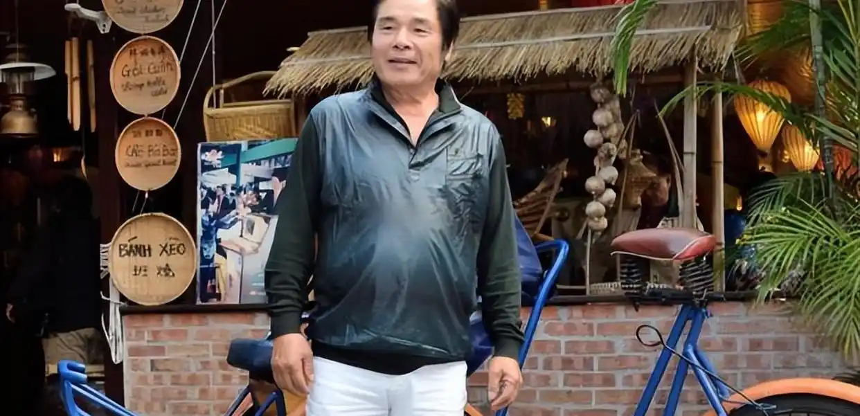 七旬富豪与六妻同屋，每月豪掷7万零花，今又迎娶小娇妻