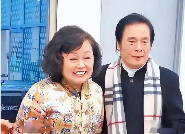 雷洪：前后娶“6个老婆”，每人每月7万零花钱，71岁娶第七房小娇妻