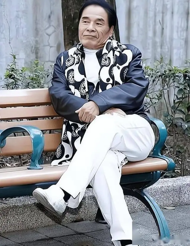 雷洪：前后娶“6个老婆”，每人每月7万零花钱，71岁娶第七房小娇妻