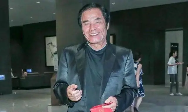 雷洪：前后娶“6个老婆”，每人每月7万零花钱，71岁娶第七房小娇妻