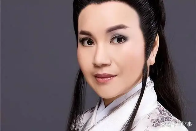 雷洪：前后娶“6个老婆”，每人每月7万零花钱，71岁娶第七房小娇妻