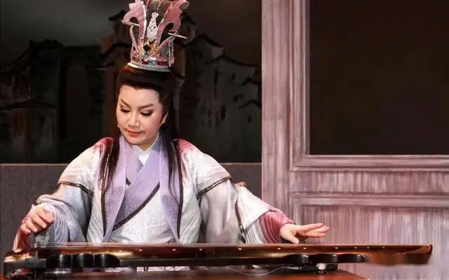 雷洪：前后娶“6个老婆”，每人每月7万零花钱，71岁娶第七房小娇妻